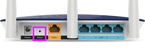 按住复位按钮:Reset,把TL-WR886N恢复出厂设置 按住复位按钮:Reset,把TL-WR886N恢复出厂设置